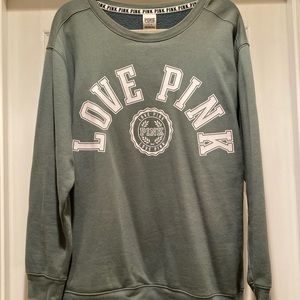 Crew neck sweatshirt.